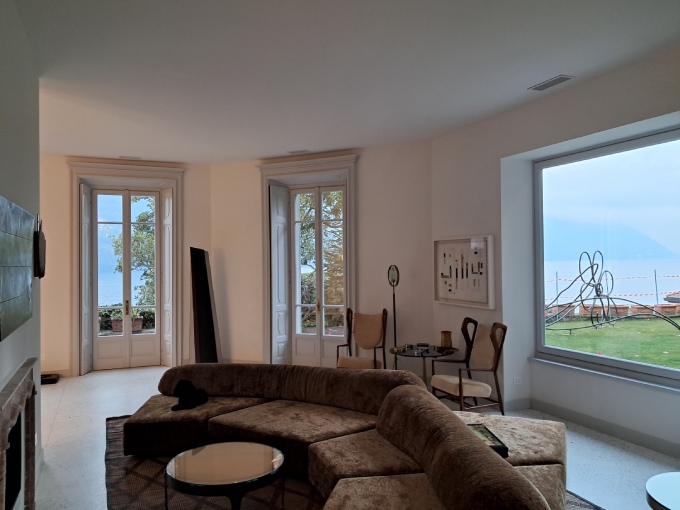 Restauro finestra con antescuri interni in Villa d'epoca sul lago di Como